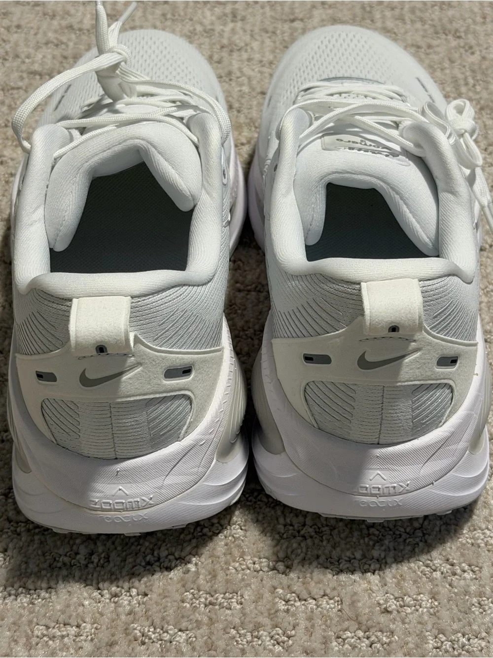 Nike vomero 18 running shoes